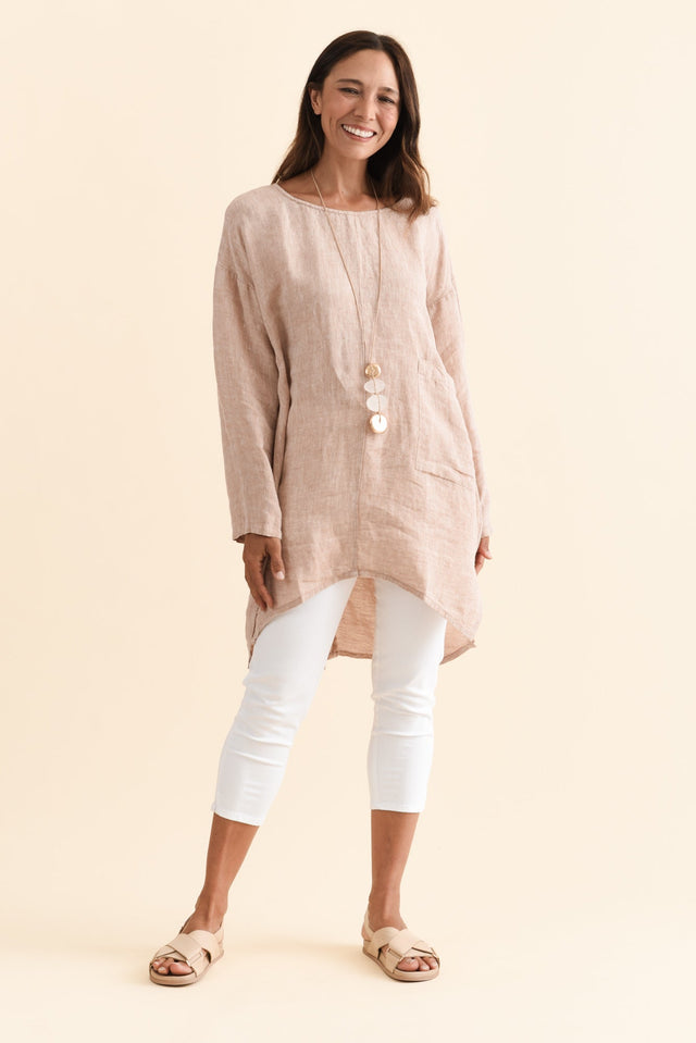 alt text|model:Cara image 7