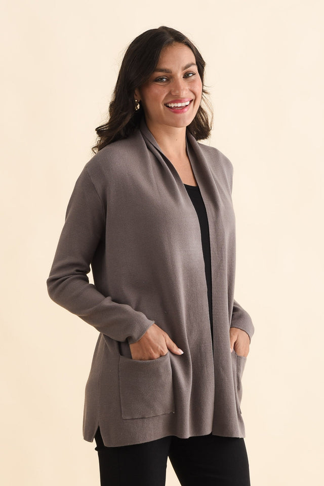 alt text|model:Brontie image 3