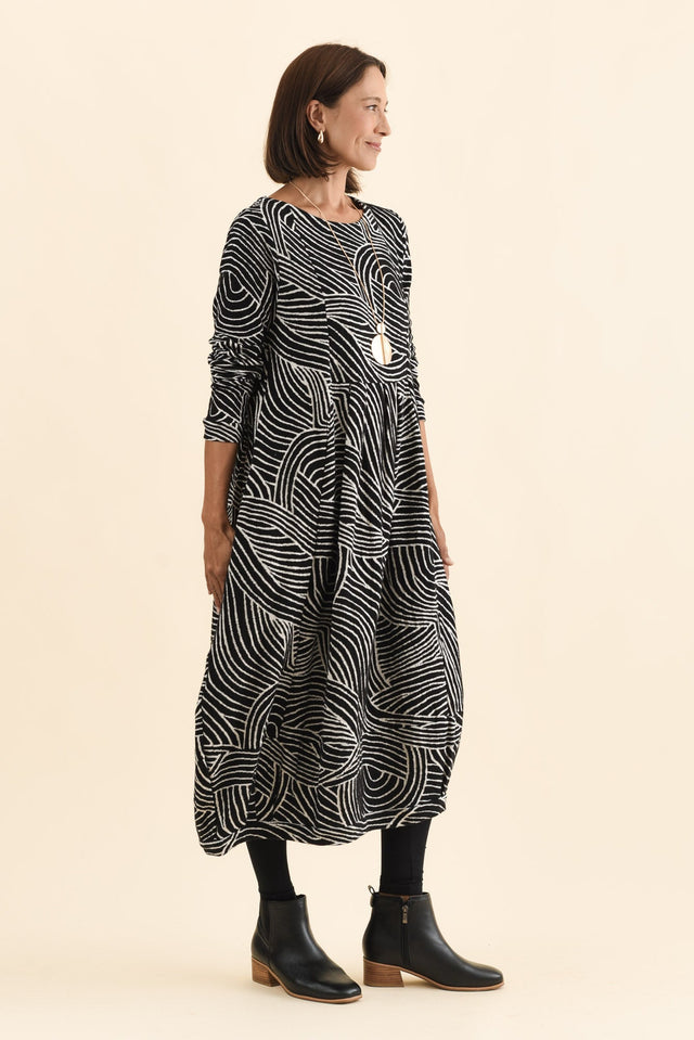 alt text|model:Cara image 3