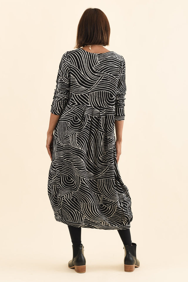 alt text|model:Cara image 4