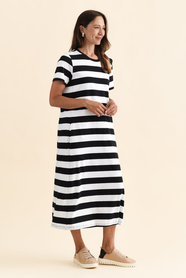 alt text|model:Cara image 4