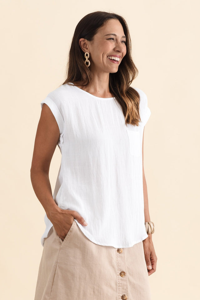 alt text|model:Cara image 4