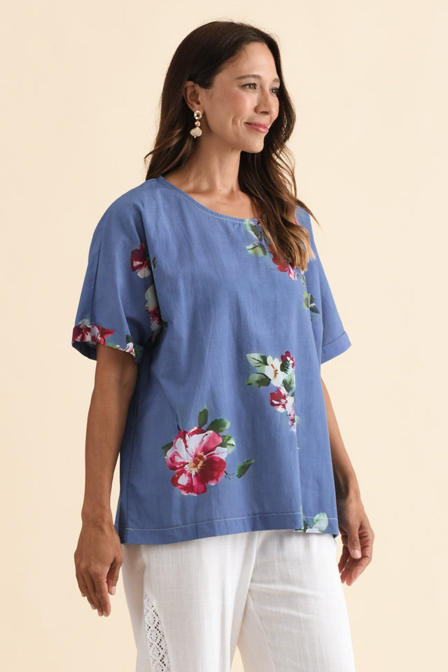 alt text|model:Cara image 4