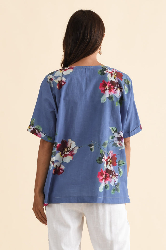 alt text|model:Cara image 5