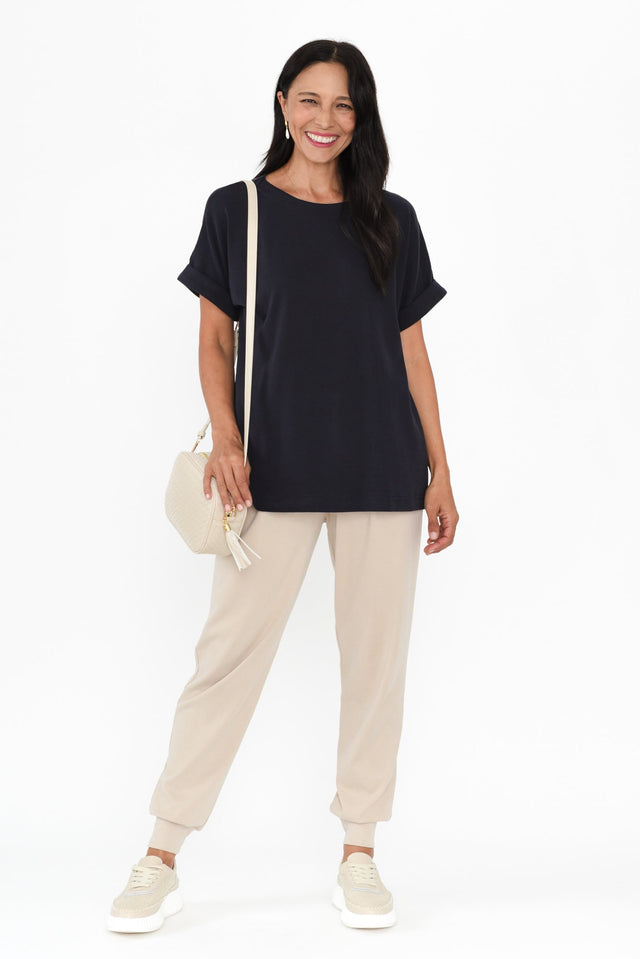 alt text|model:Cara image 3