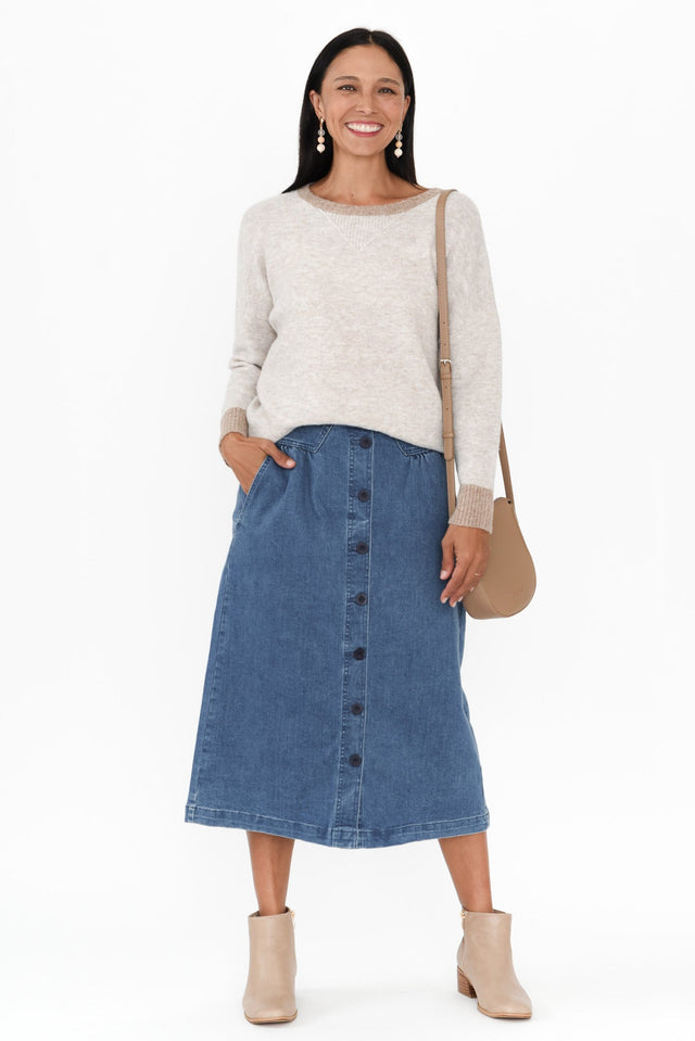 alt text|model:Cara image 3