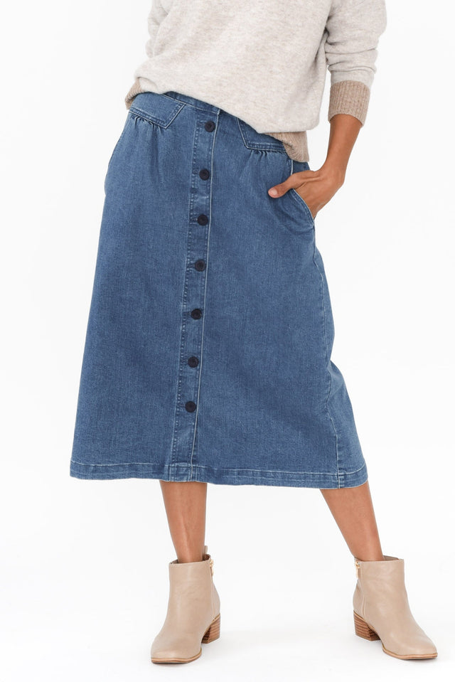 alt text|model:Cara image 1