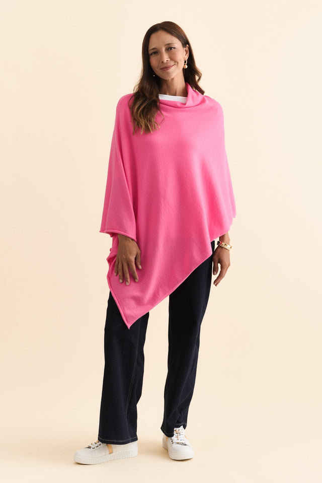 alt text|model:Cara image 3