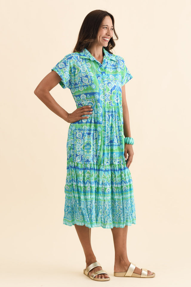 alt text|model:Cara image 3