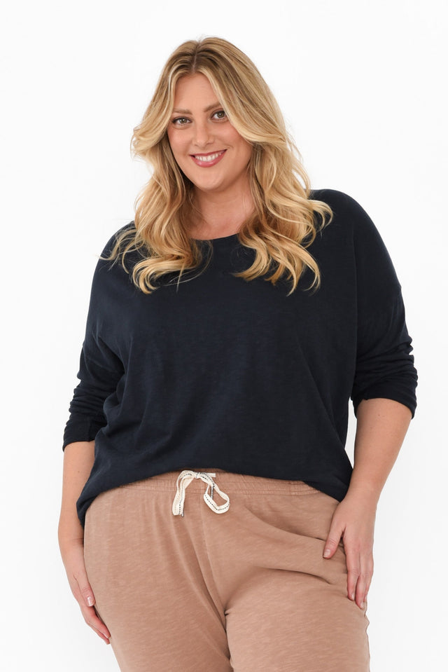 plus-size,curve-tops,plus-size-sleeved-tops,plus-size-cotton-tops,alt text|model:Caitlin