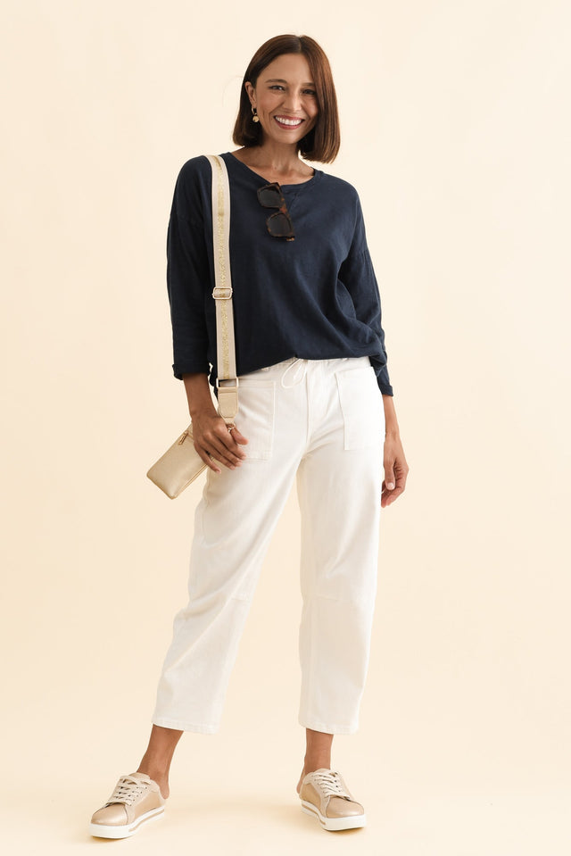 alt text|model:Cara image 4