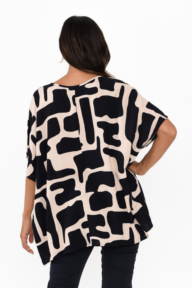 alt text|model:Cara image 4