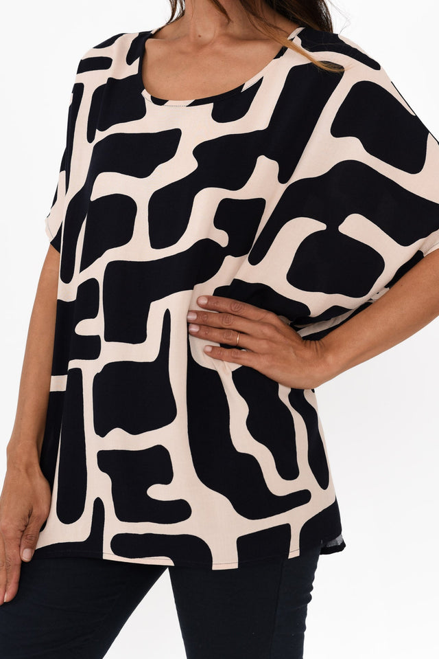 alt text|model:Cara image 5