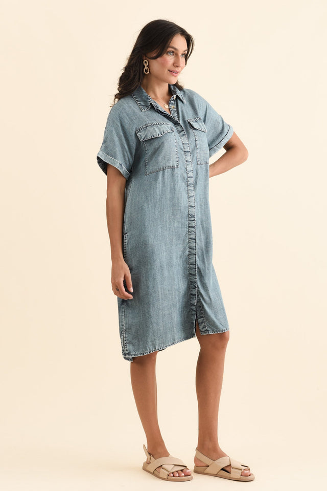 alt text|model:Brontie image 3