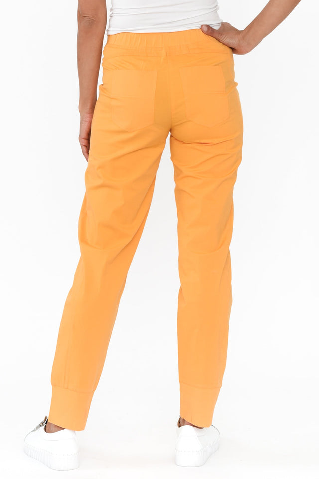 alt text|model:Cara image 4