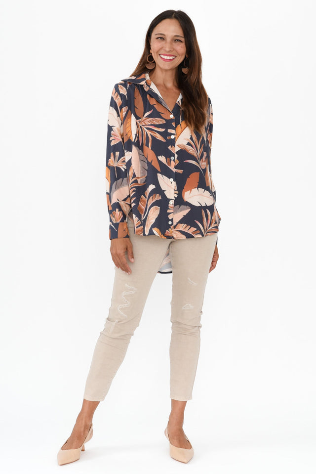 alt text|model:Cara image 5