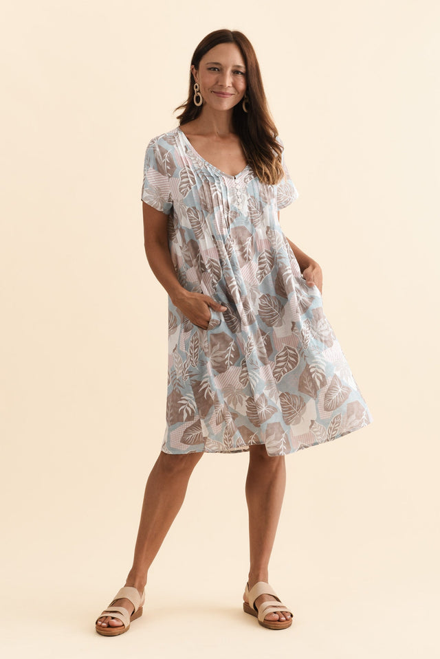 alt text|model:Cara image 6