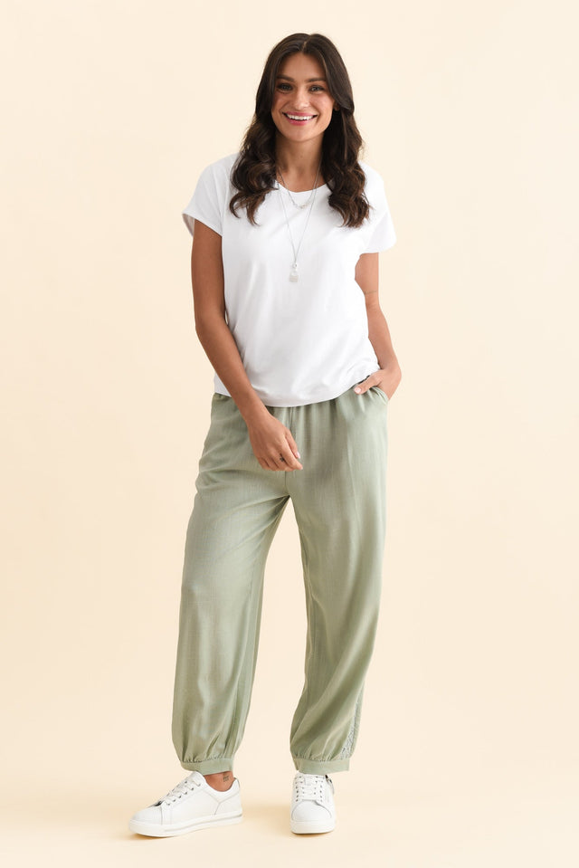 alt text|model:Brontie image 3