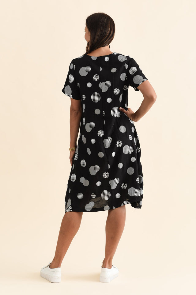 alt text|model:Cara image 5