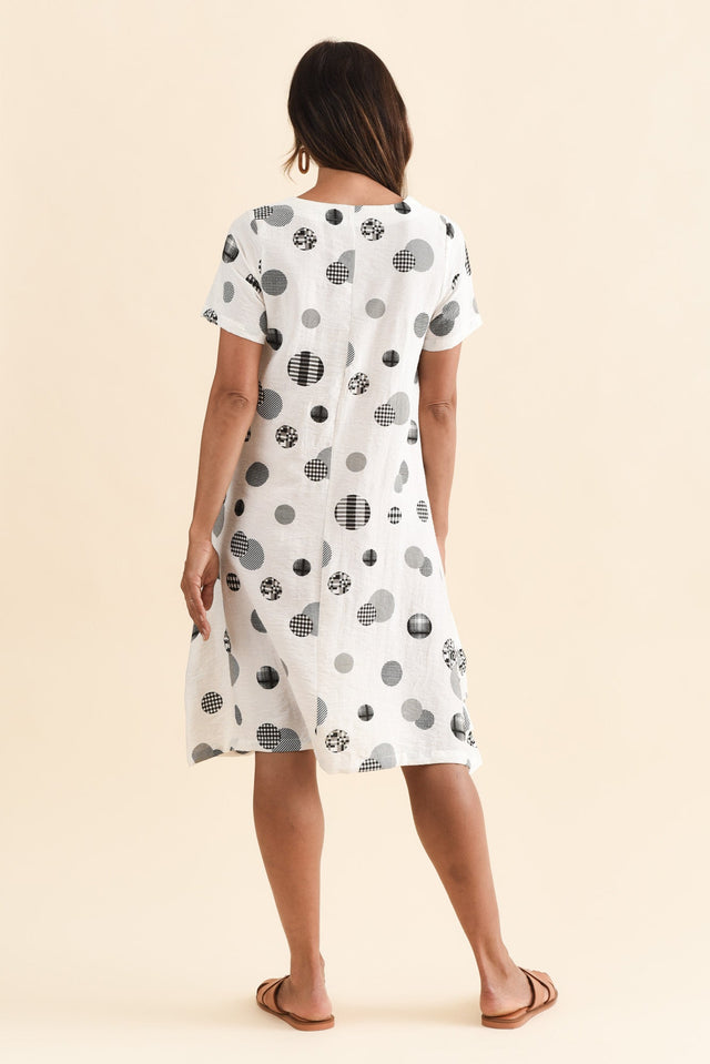 alt text|model:Cara image 5