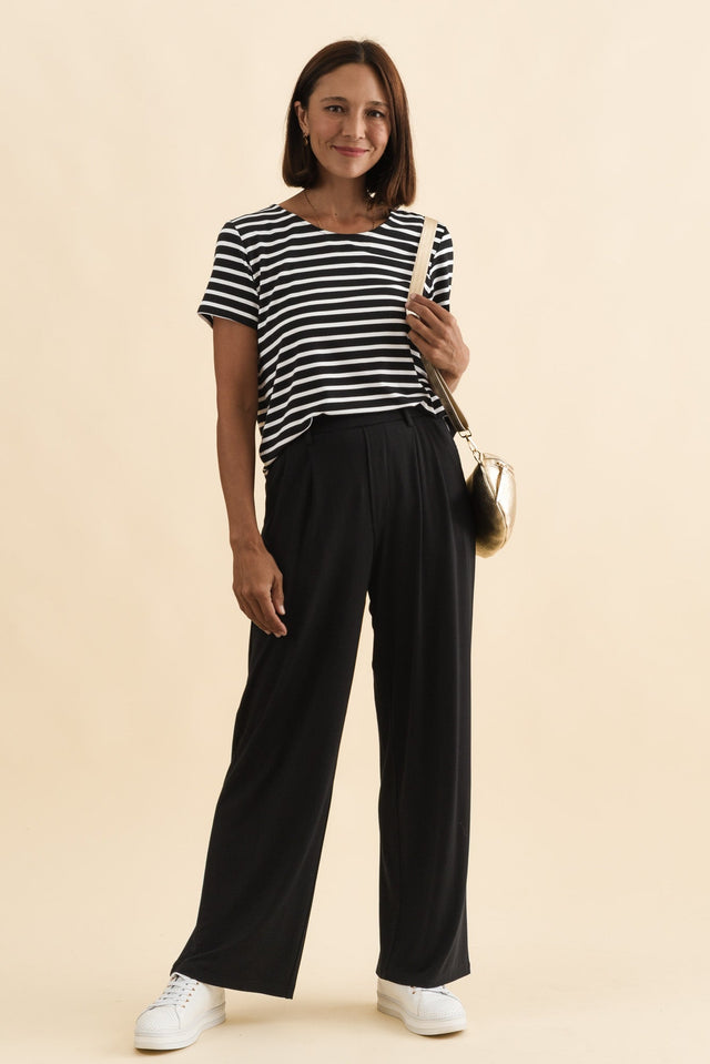 alt text|model:Cara image 2