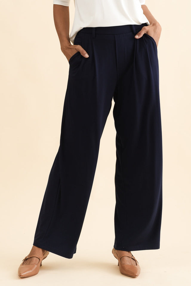 alt text|model:Cara image 1