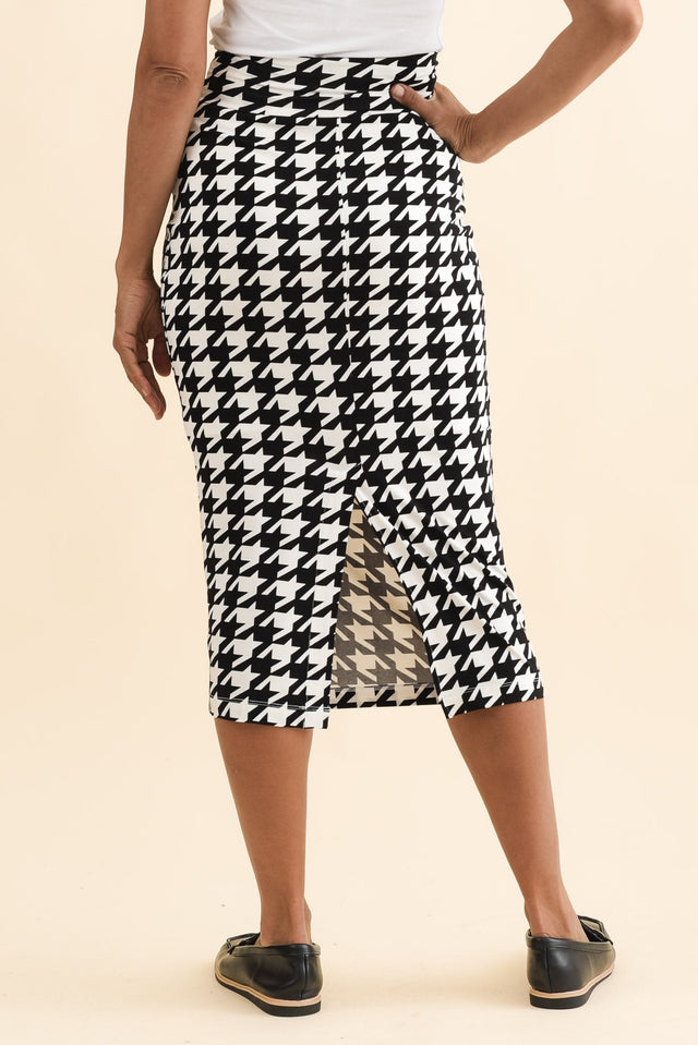 alt text|model:Cara image 4