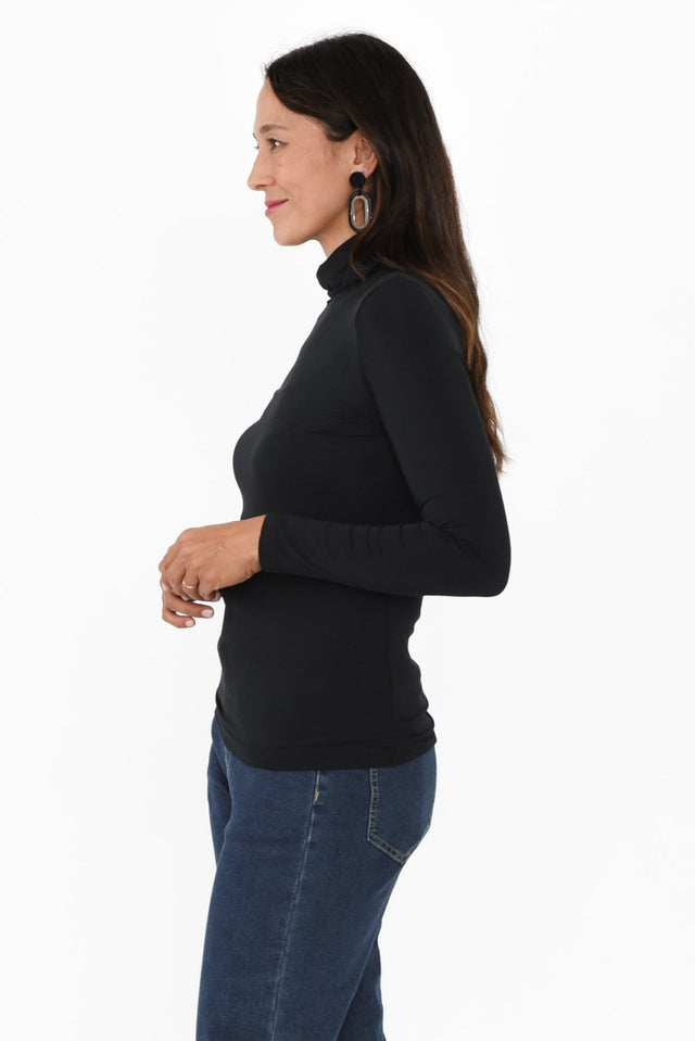 alt text|model:Cara image 5