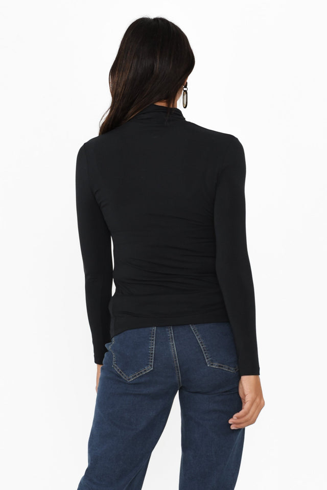 alt text|model:Cara image 6