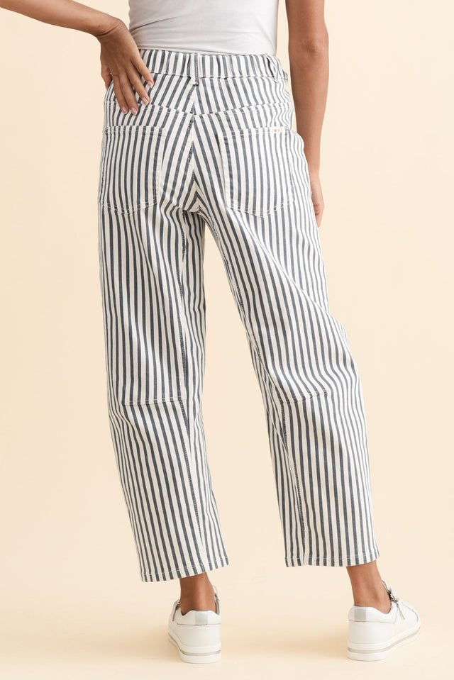 alt text|model:Brontie image 4