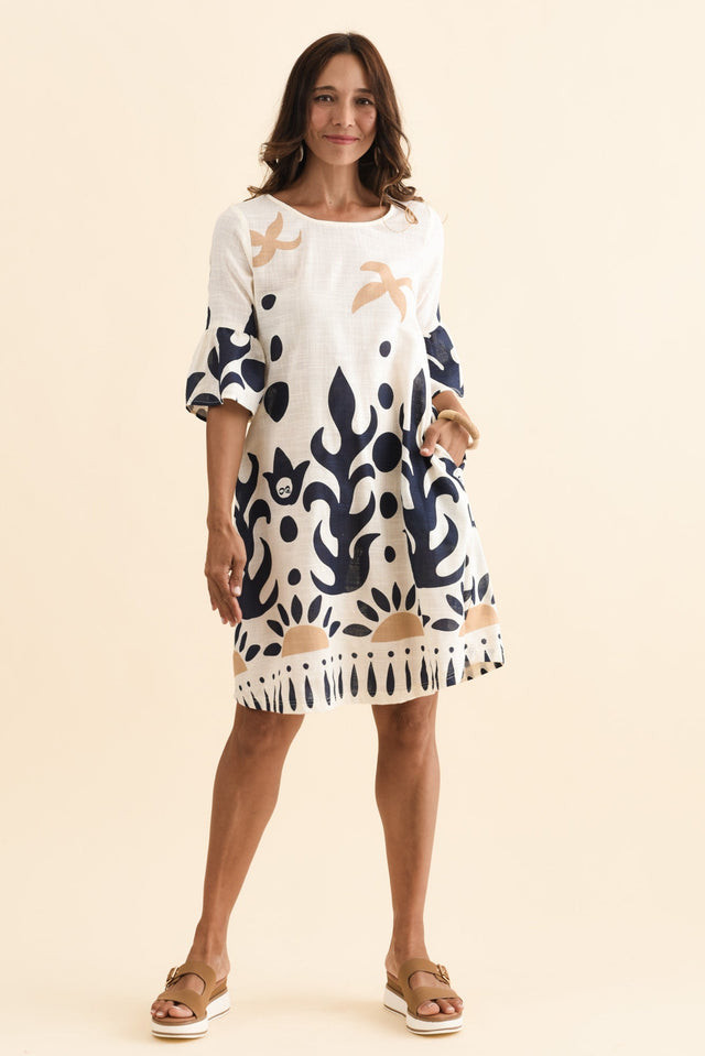 alt text|model:Cara image 1