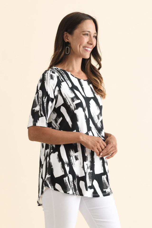 alt text|model:Cara image 4