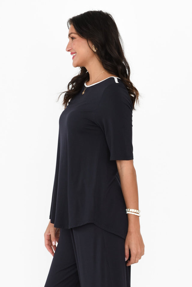 alt text|model:Brontie image 5