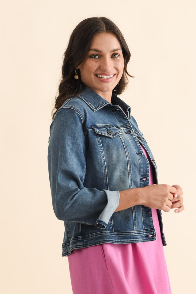 alt text|model:Brontie image 6