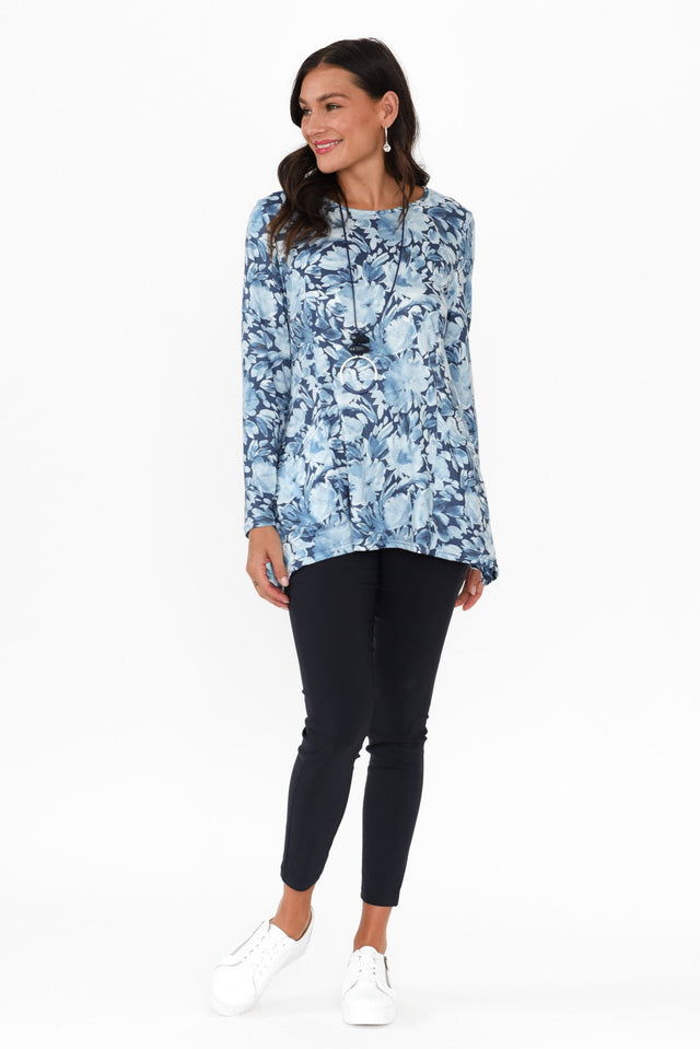 alt text|model:Brontie image 3