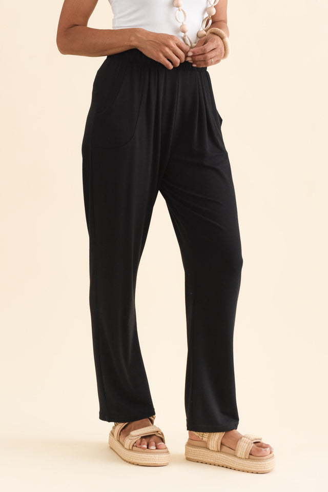 alt text|model:Cara image 4