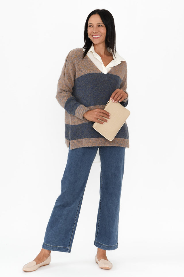 alt text|model:Cara image 4