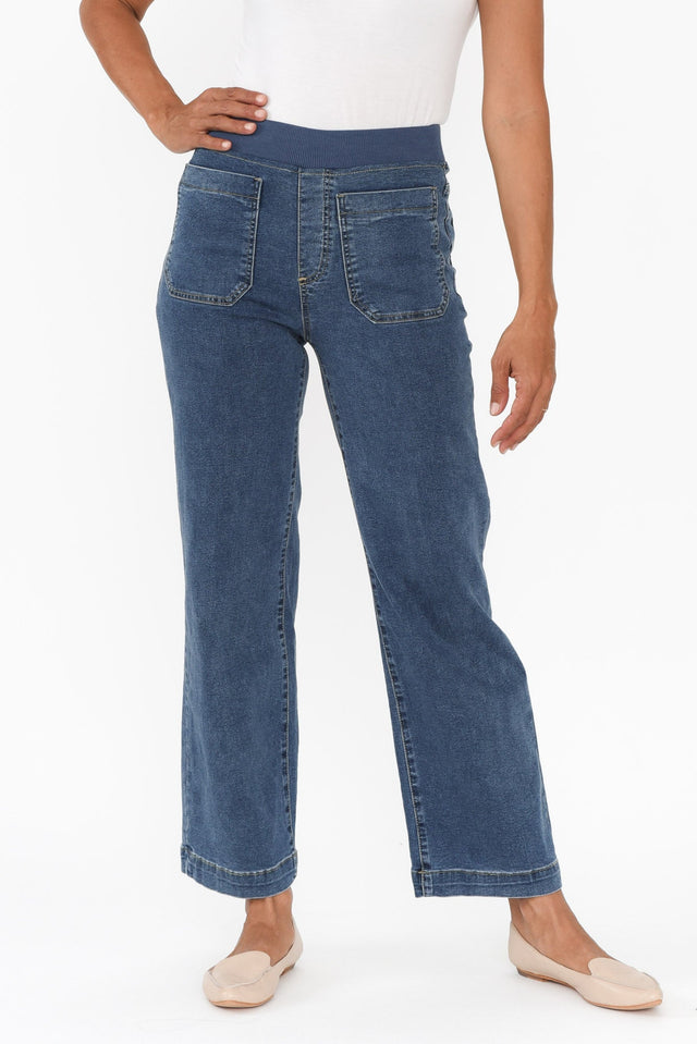 alt text|model:Cara image 5