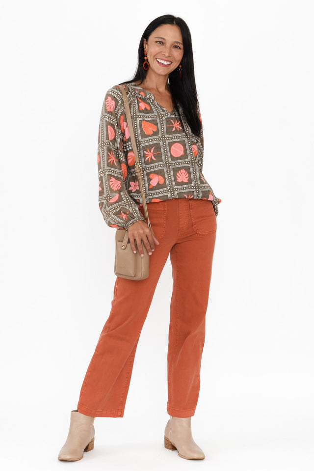 alt text|model:Cara image 3