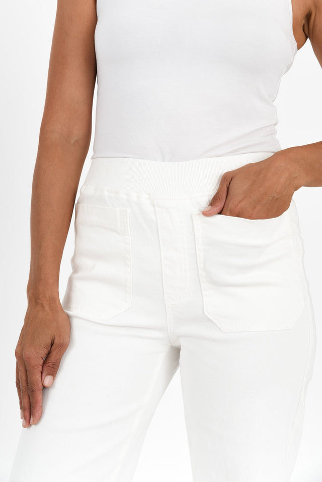 alt text|model:Cara image 4