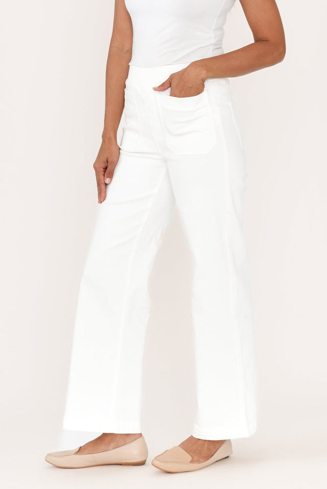 alt text|model:Cara image 5