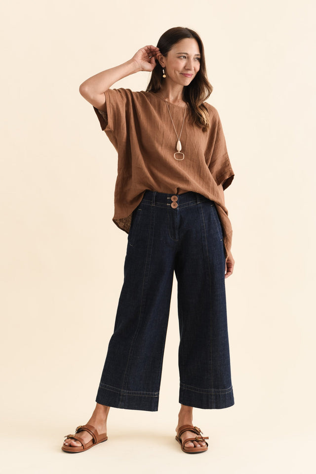 alt text|model:Cara image 3