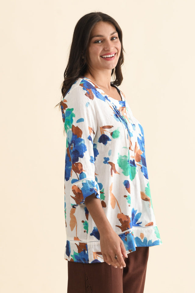 alt text|model:Brontie image 4