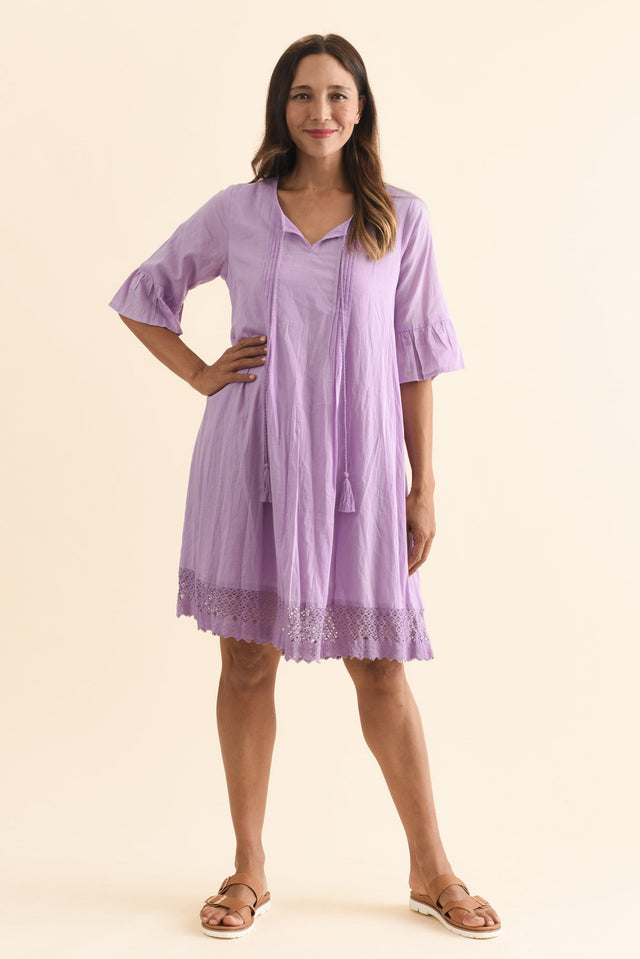 alt text|model:Cara image 3