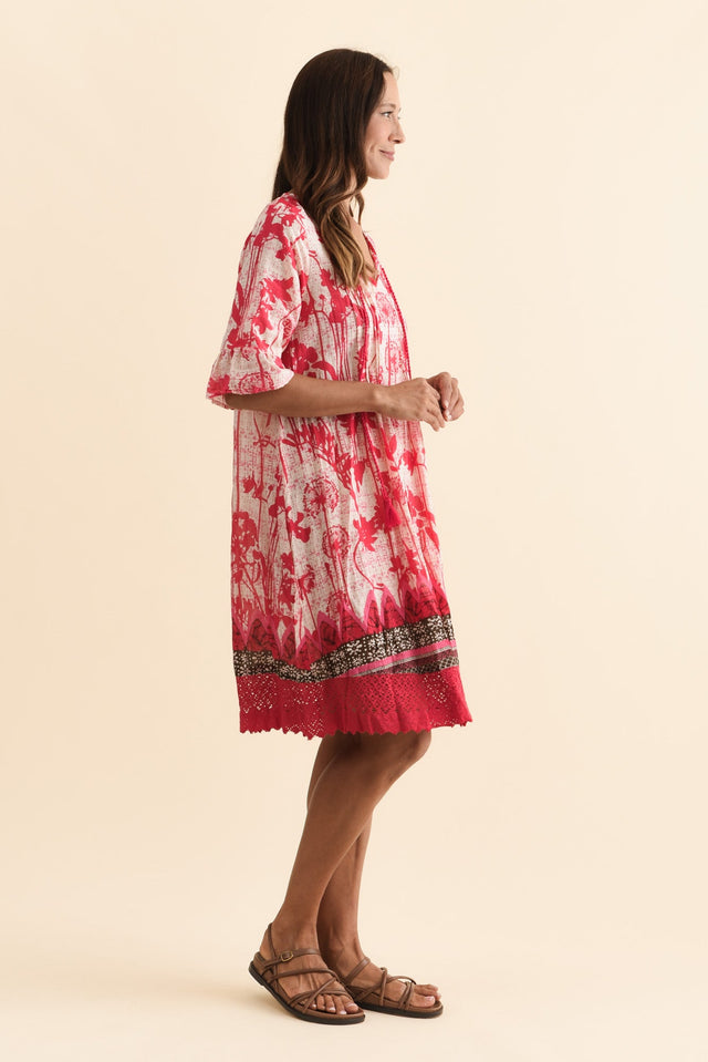 alt text|model:Cara image 3