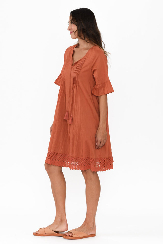 alt text|model:Cara image 3