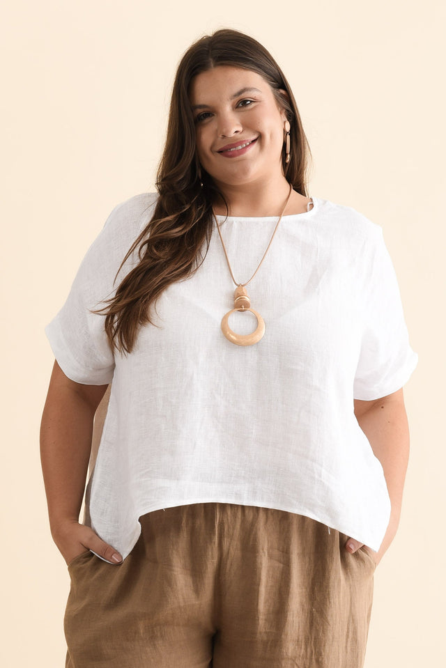 plus-size,curve-basics,curve-tops,plus-size-sleeved-tops,plus-size-linen-tops,plus-size-basic-tops,alt text|model:Gabby