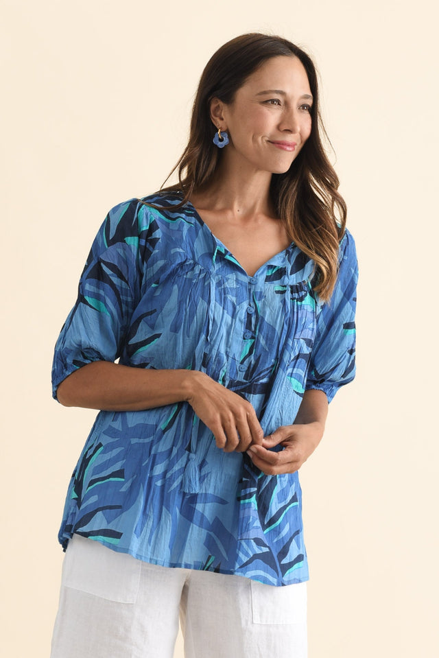 alt text|model:Cara image 7