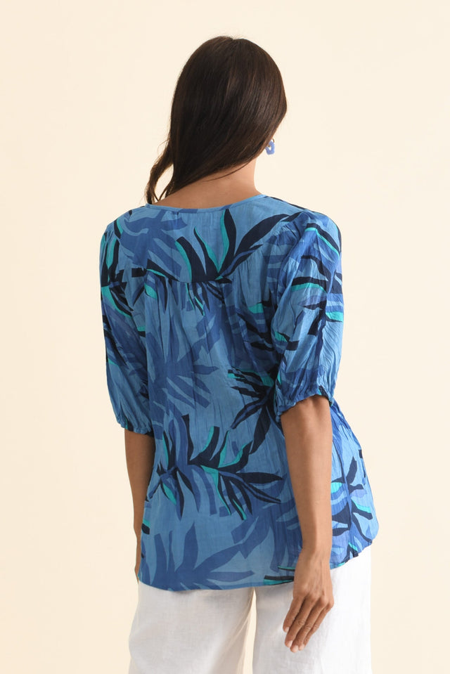 alt text|model:Cara image 5