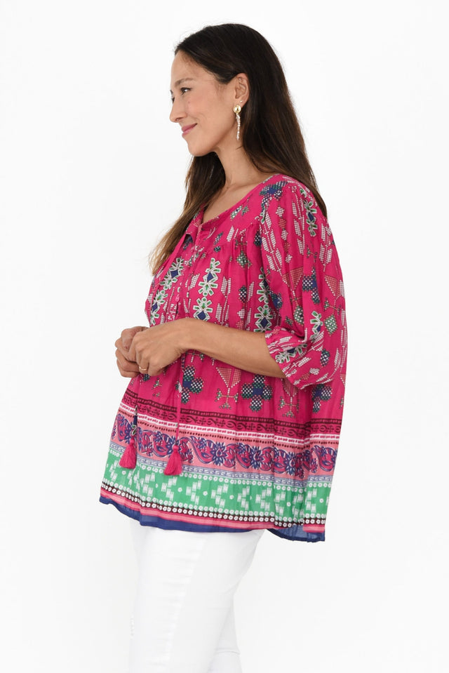 alt text|model:Cara image 5